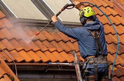 Démoussage et hydrofuge de toiture à Grèges
